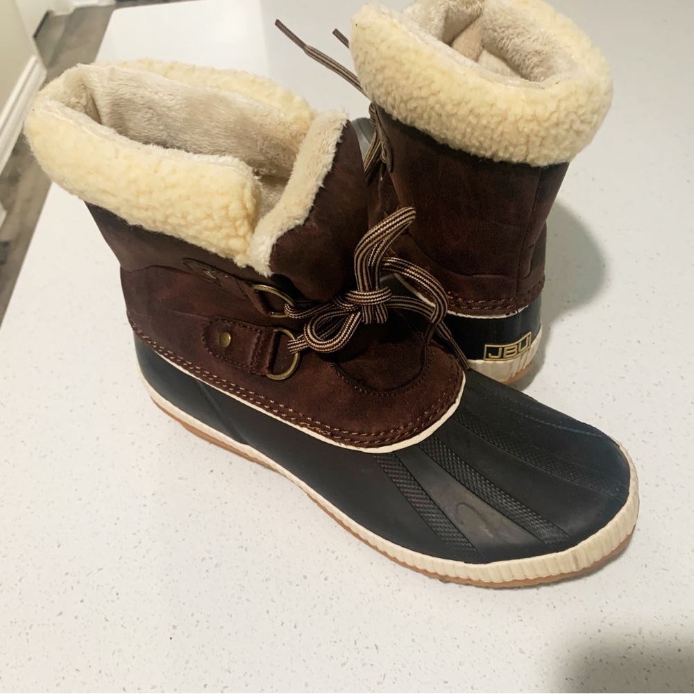JBU Ducks boots. Size 6.5 women. Great for winter. Great condition. Worn twice